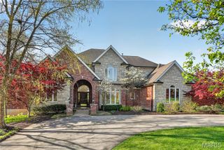 11 Fielding Road, Ladue, MO 63124