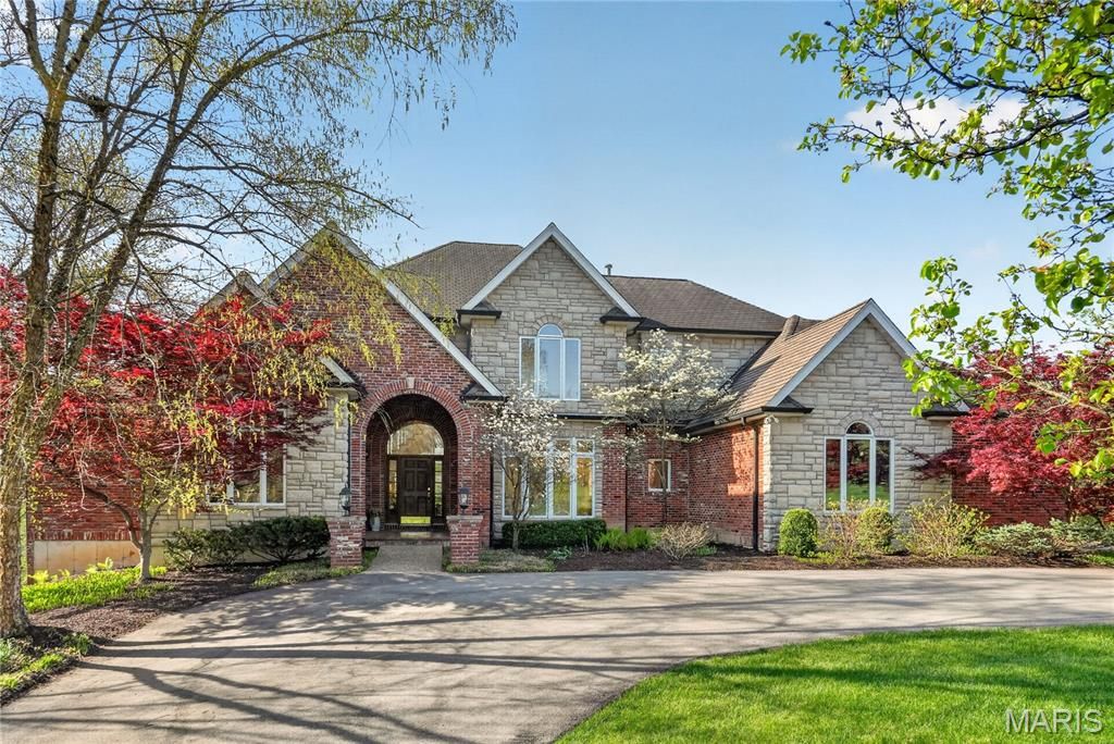 11 Fielding Road, Ladue, MO 63124