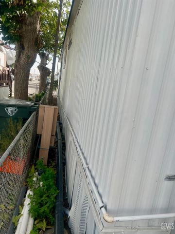 3219 Gulf Street 28, Bakersfield, CA 93308