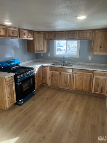 3219 Gulf Street 28, Bakersfield, CA 93308