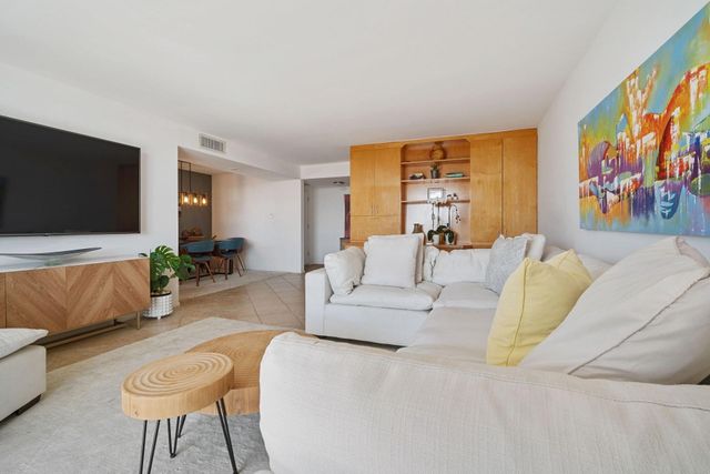 18021 Biscayne Boulevard 504, Aventura, FL 33160