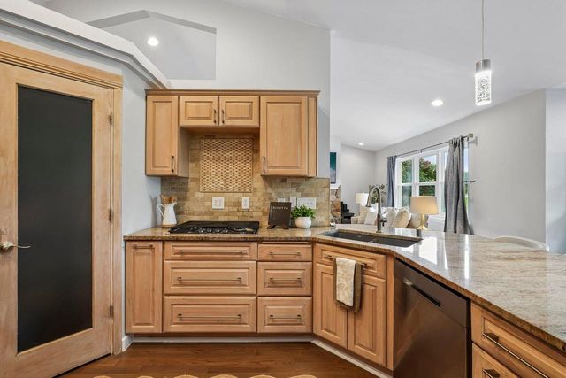 N64W13863 Cobblestone DRIVE, Menomonee Falls, WI 53051