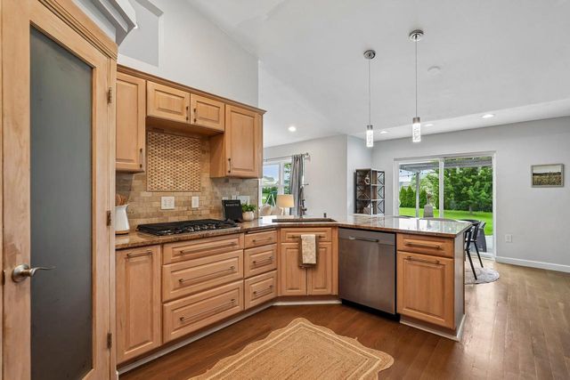 N64W13863 Cobblestone DRIVE, Menomonee Falls, WI 53051