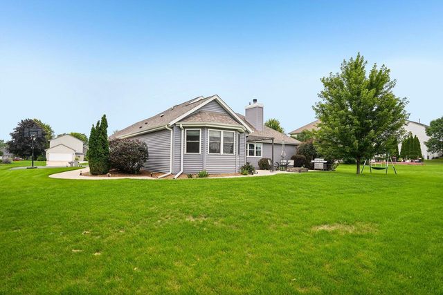 N64W13863 Cobblestone DRIVE, Menomonee Falls, WI 53051