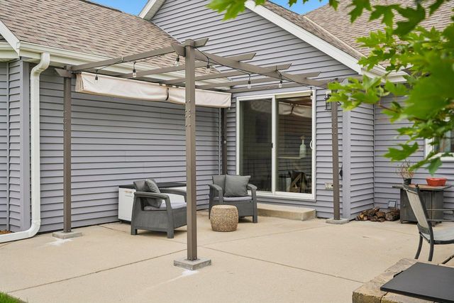 N64W13863 Cobblestone DRIVE, Menomonee Falls, WI 53051