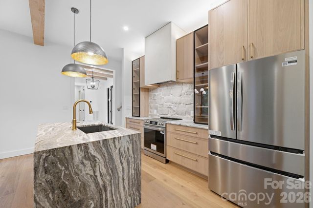519 Rock Spring Circle, Sugar Mountain, NC 28604