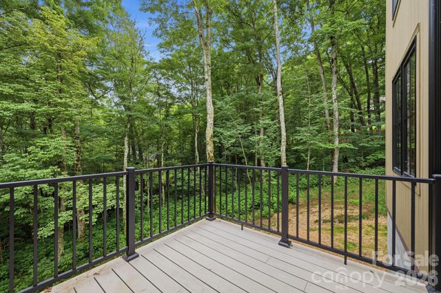519 Rock Spring Circle, Sugar Mountain, NC 28604
