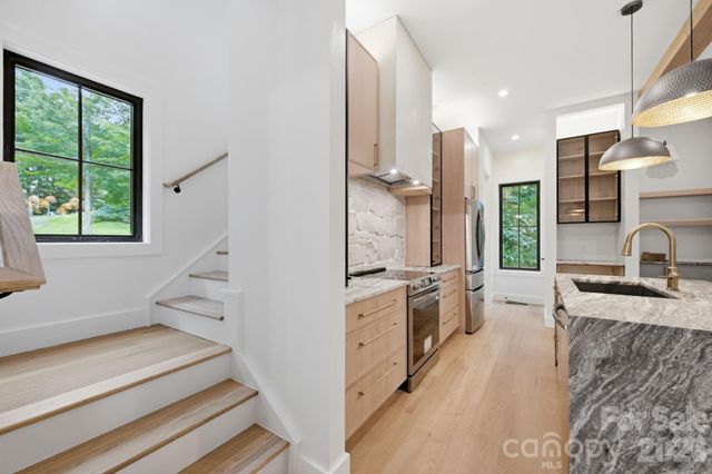 519 Rock Spring Circle, Sugar Mountain, NC 28604