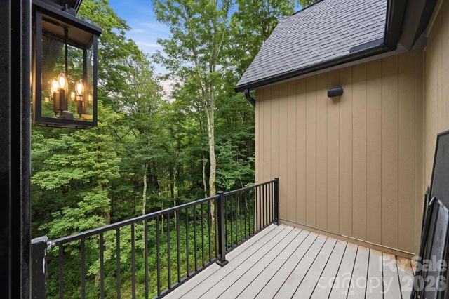 519 Rock Spring Circle, Sugar Mountain, NC 28604