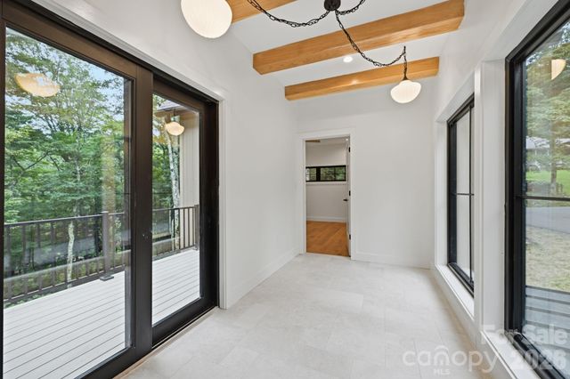 519 Rock Spring Circle, Sugar Mountain, NC 28604