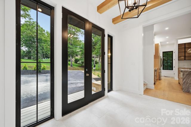 519 Rock Spring Circle, Sugar Mountain, NC 28604