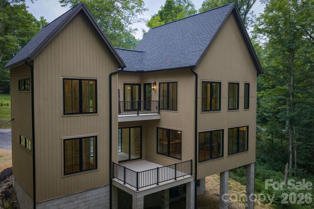 519 Rock Spring Circle, Sugar Mountain, NC 28604