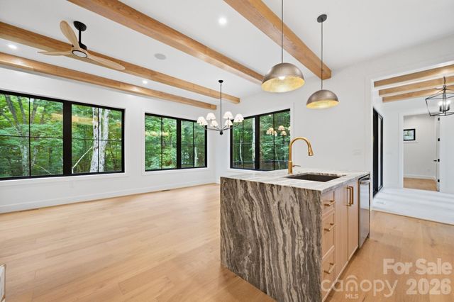 519 Rock Spring Circle, Sugar Mountain, NC 28604