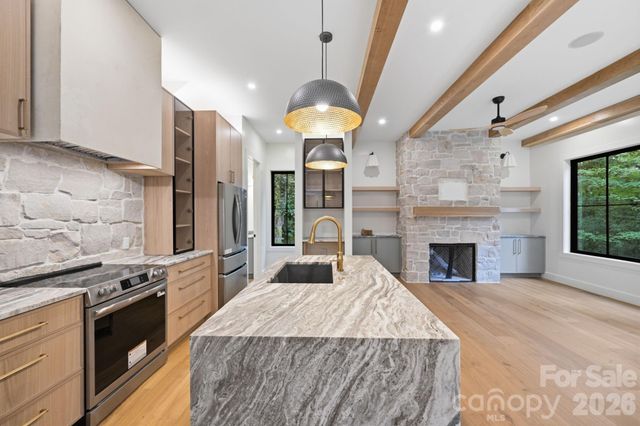 519 Rock Spring Circle, Sugar Mountain, NC 28604