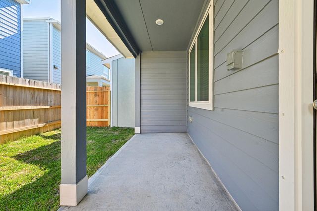 622 Sand Dollar Drive, Kemah, TX 77565