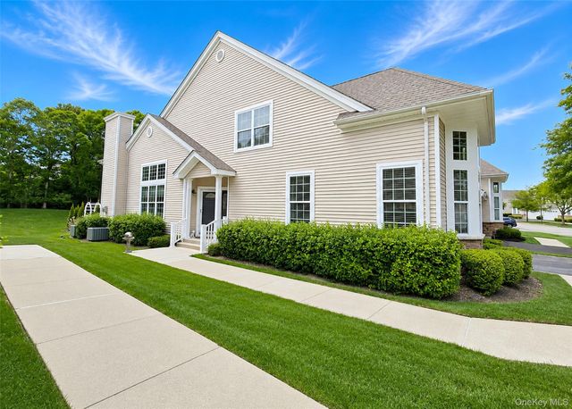 27 Toni Court, Center Moriches, NY 11934