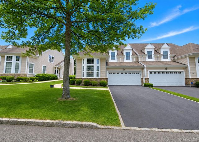 27 Toni Court, Center Moriches, NY 11934