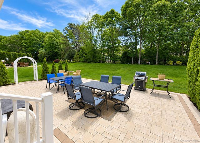 27 Toni Court, Center Moriches, NY 11934