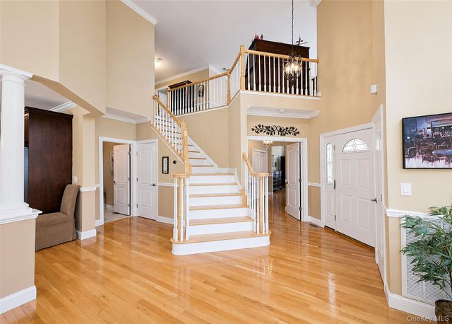 27 Toni Court, Center Moriches, NY 11934