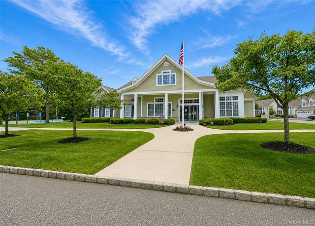 27 Toni Court, Center Moriches, NY 11934