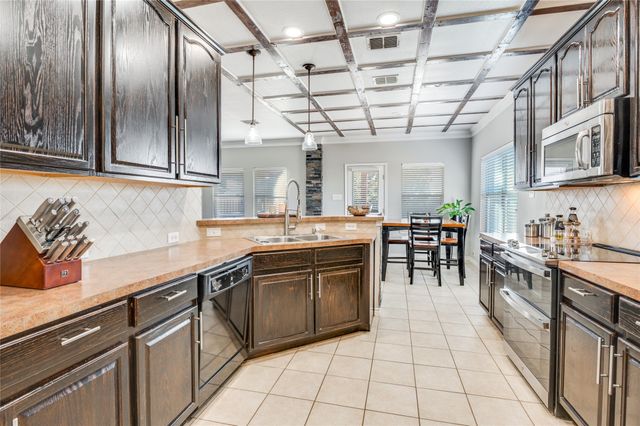 1984 Newport Drive, Lancaster, TX 75146