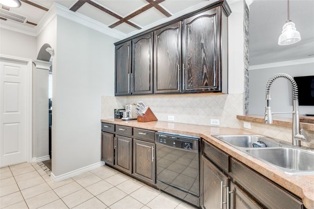 1984 Newport Drive, Lancaster, TX 75146