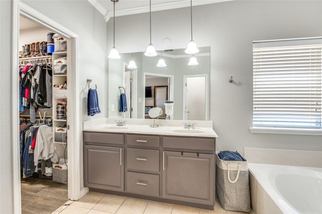 1984 Newport Drive, Lancaster, TX 75146