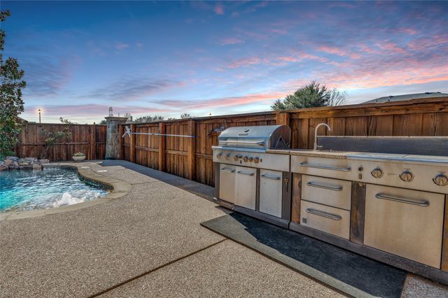 1984 Newport Drive, Lancaster, TX 75146