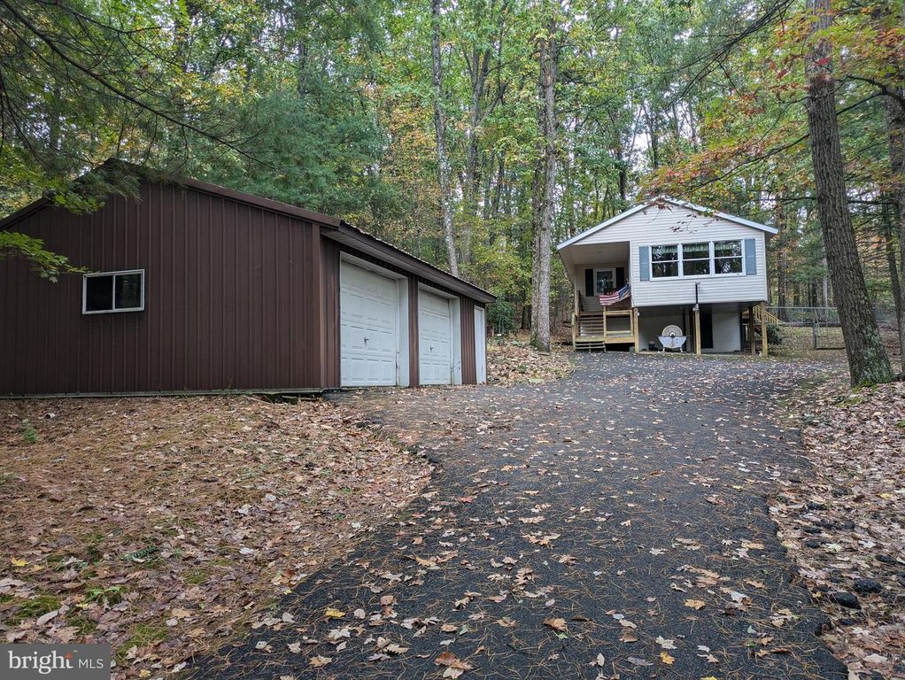 139 OAKWOODS DR, Newport, PA 17074