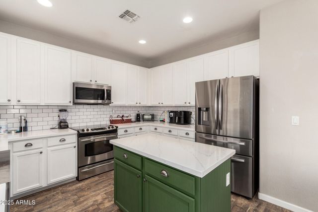 32 W DESERT VISTA Trail, San Tan Valley, AZ 85143