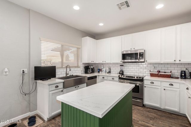 32 W DESERT VISTA Trail, San Tan Valley, AZ 85143