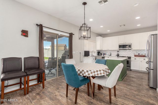 32 W DESERT VISTA Trail, San Tan Valley, AZ 85143
