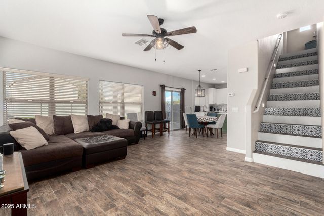 32 W DESERT VISTA Trail, San Tan Valley, AZ 85143