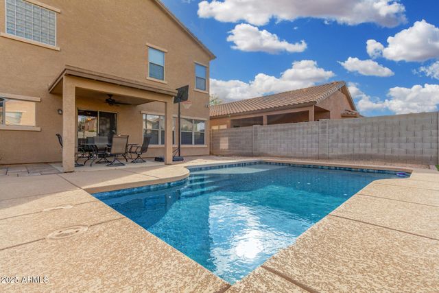 32 W DESERT VISTA Trail, San Tan Valley, AZ 85143