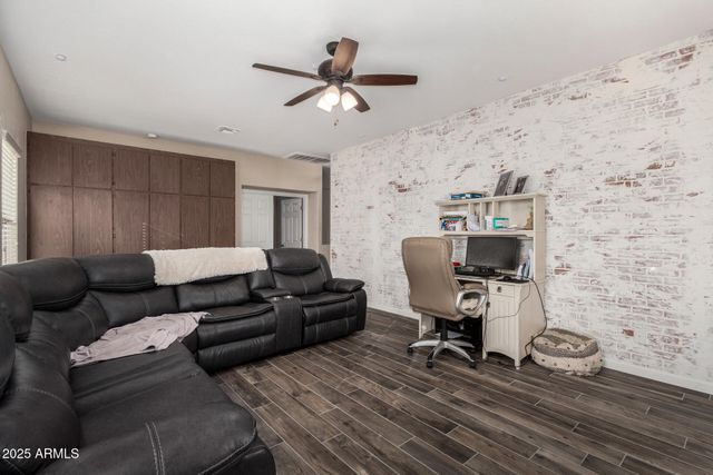32 W DESERT VISTA Trail, San Tan Valley, AZ 85143
