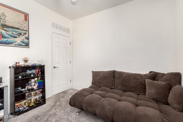 32 W DESERT VISTA Trail, San Tan Valley, AZ 85143
