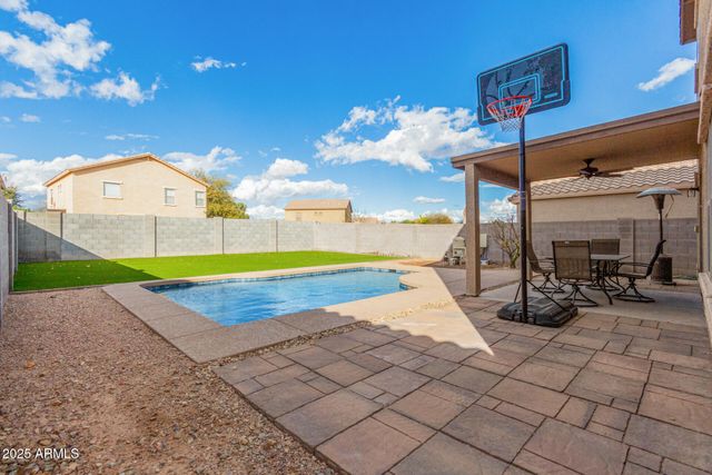 32 W DESERT VISTA Trail, San Tan Valley, AZ 85143