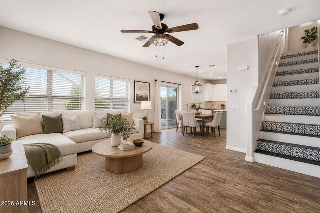 32 W DESERT VISTA Trail, San Tan Valley, AZ 85143