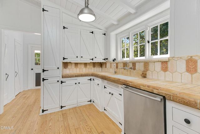 4904 Hampton Road, La Canada Flintridge, CA 91011