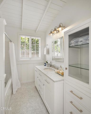 4904 Hampton Road, La Canada Flintridge, CA 91011