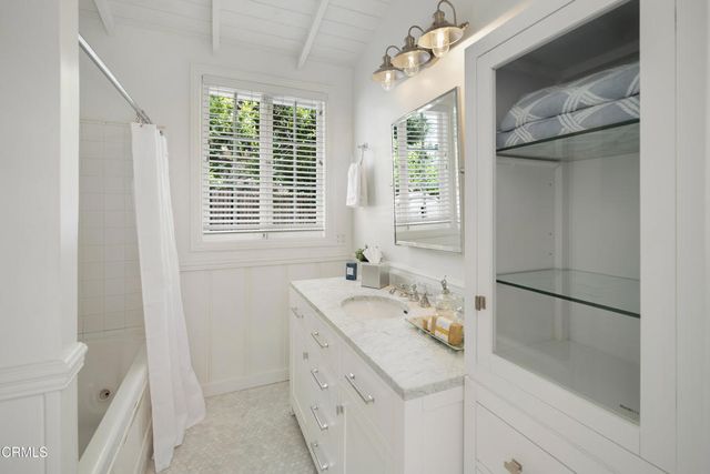 4904 Hampton Road, La Canada Flintridge, CA 91011