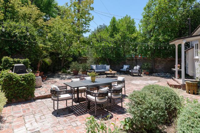 4904 Hampton Road, La Canada Flintridge, CA 91011