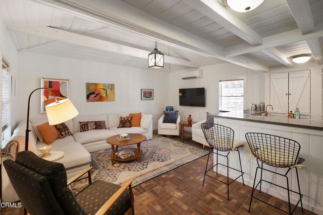 4904 Hampton Road, La Canada Flintridge, CA 91011