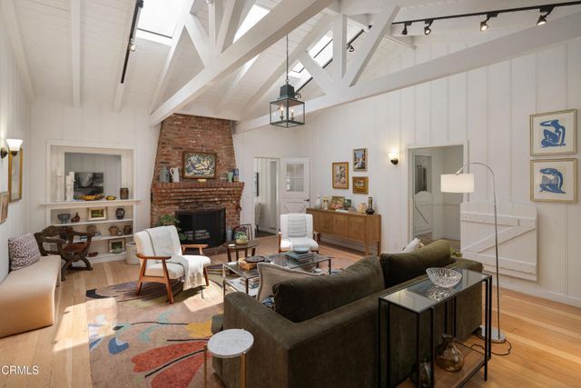 4904 Hampton Road, La Canada Flintridge, CA 91011