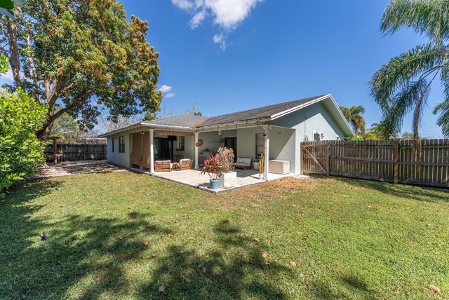 548 NW 45th Drive, Delray Beach, FL 33445