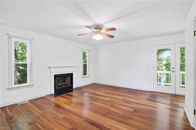 6478 Pocahontas LN, Hayes, VA 23072