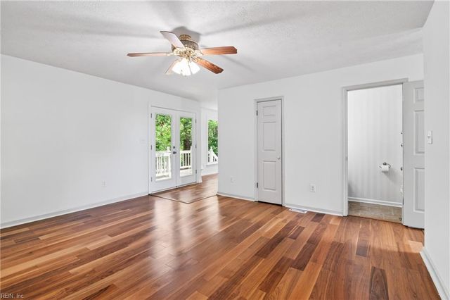6478 Pocahontas LN, Hayes, VA 23072