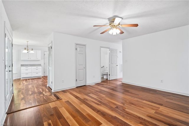 6478 Pocahontas LN, Hayes, VA 23072