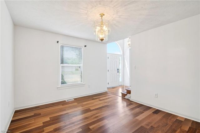 6478 Pocahontas LN, Hayes, VA 23072