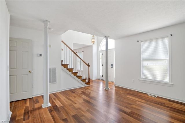 6478 Pocahontas LN, Hayes, VA 23072